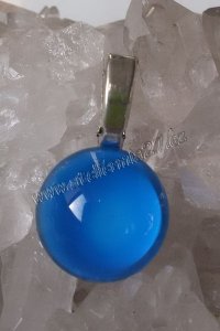 Zářicí skleněný přívěsek- Modrý vánek, velikost 20mm