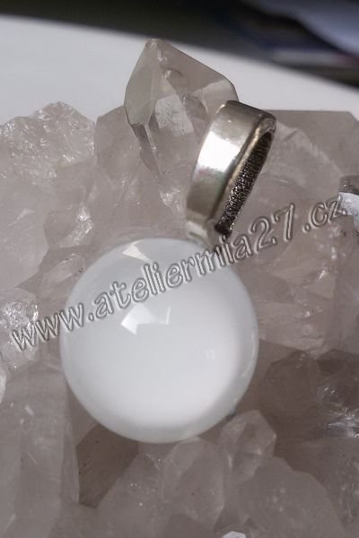 Zářicí skleněný přívěsek- Bílá vášen, velikost 25mm - Kliknutím na obrázek zavřete