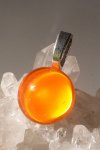 Zářicí skleněný přívěsek- Oranžový úsvit, velikost 20mm