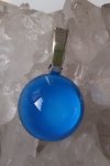 Zářicí skleněný přívěsek- Modrý vánek, velikost 25mm